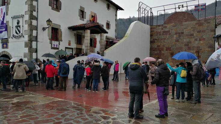 Zubietako plazaren mendeurren festa ortziralean eta larunbatean