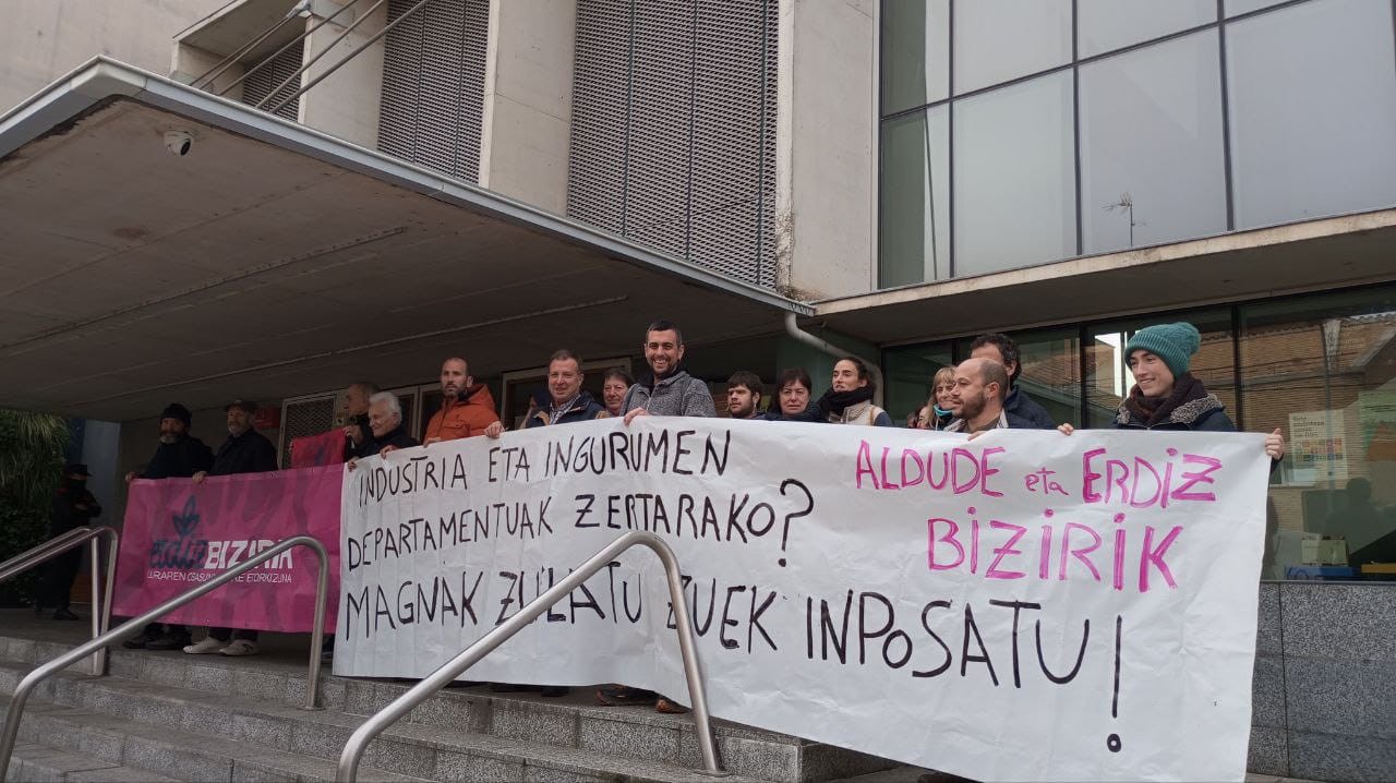 Nafarroako Gobernuak Erdizko proiektuarekiko duen jarrera salatu du Erdiz Bizirik plataformak