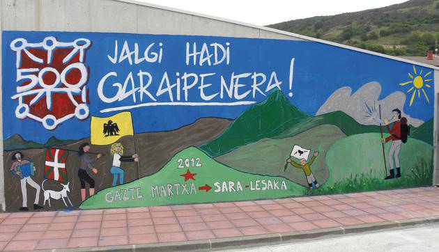 Lesakako gazteek bukatu dute Gazte Martxako murala 