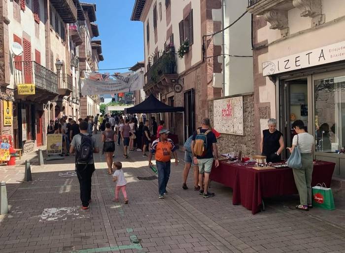 Bertan azoka izanen dute larunbatean, berriz ere,  Elizondoko karriketan