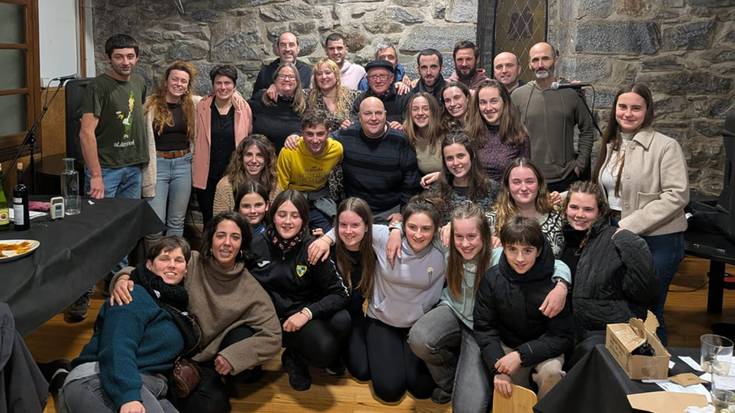 [ARGAZKIAK] Hiruzpalau taldeak irabazi du Bortzirietako Taldekako Bertso Txapelketa