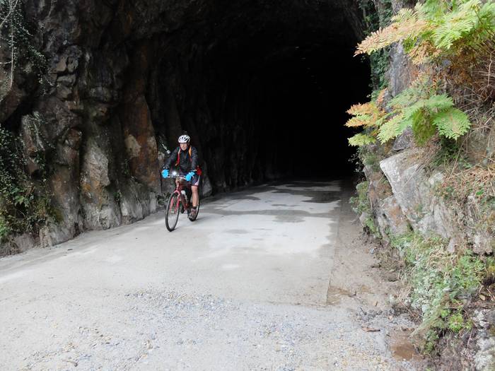 Montoia tunelaren azterketa geologikoa egin dute