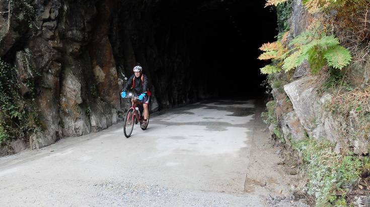 Montoia tunelaren azterketa geologikoa egin dute