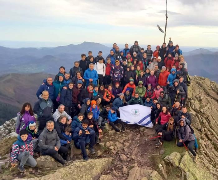 Mendaurrera igoz eta San Silvestre lasterketarekin akitu du urtea Errekak