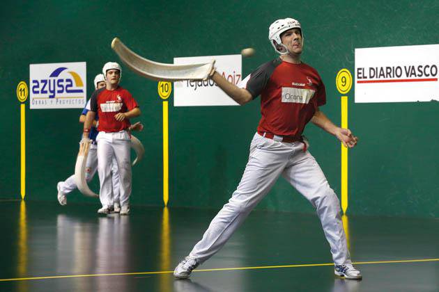 Atzelari moduan “debuta” egin du Endika Urrutia saldiastarrak