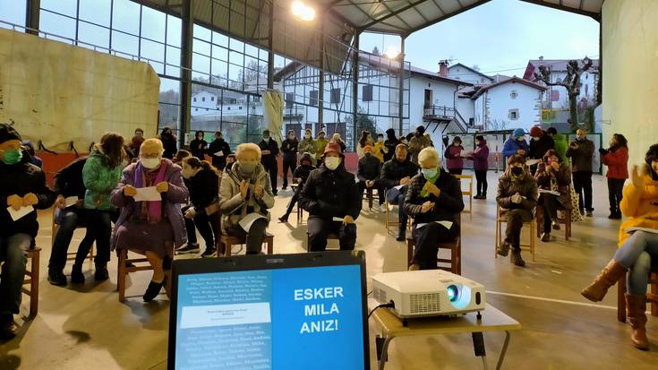 Anizen atzo 60 lagun inguru elkartu ziren Maitane Maritorenak herriari buruz egin duen liburuaren xehetasunak aditzera