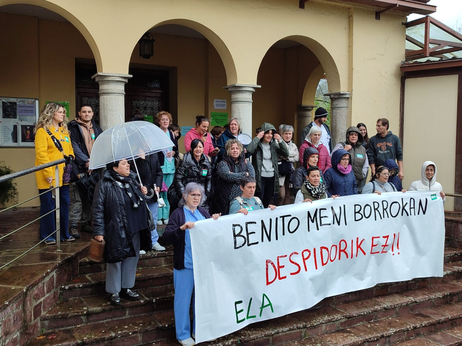 Benito Menniko zuzendaritza kaleratzeak iragartzen hasi da